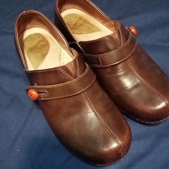 Women's Clogs - Picture 1 of 7